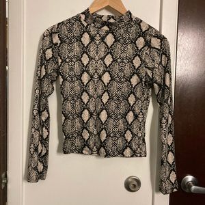 Thin turtle neck. Super cute for layering!